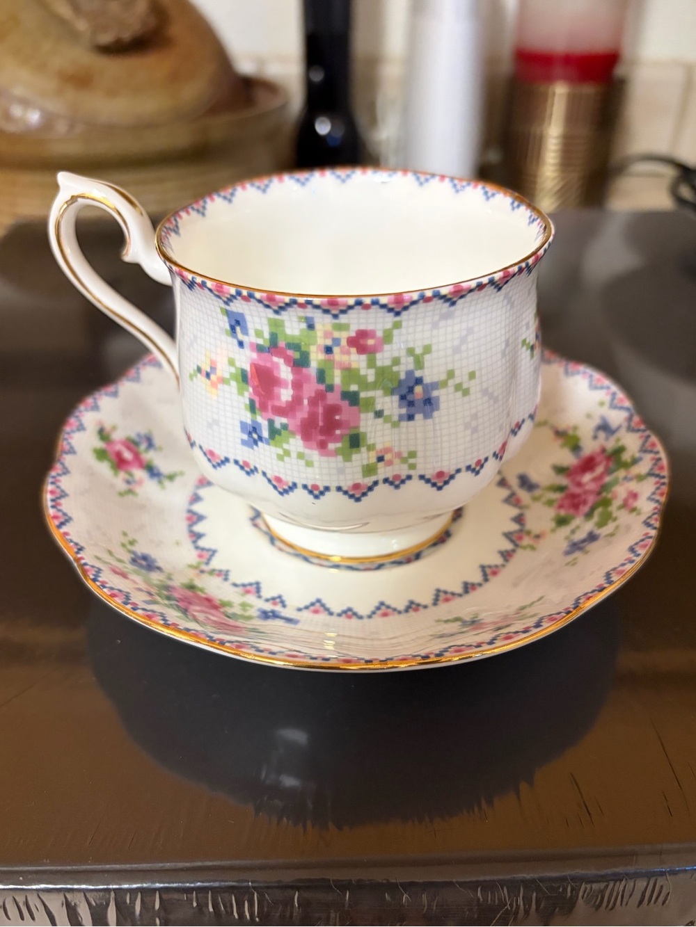 Royal Albert Petit Point China — Hampton shape